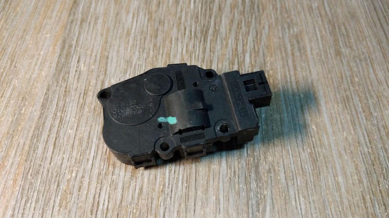 моторчик заслонки печки Mercedes-Benz M-Класс W164 2006, 3.5 л., M 272.967, бензин, АКПП, внедорожник 5 дв., правый руль, EFB336, 929888G