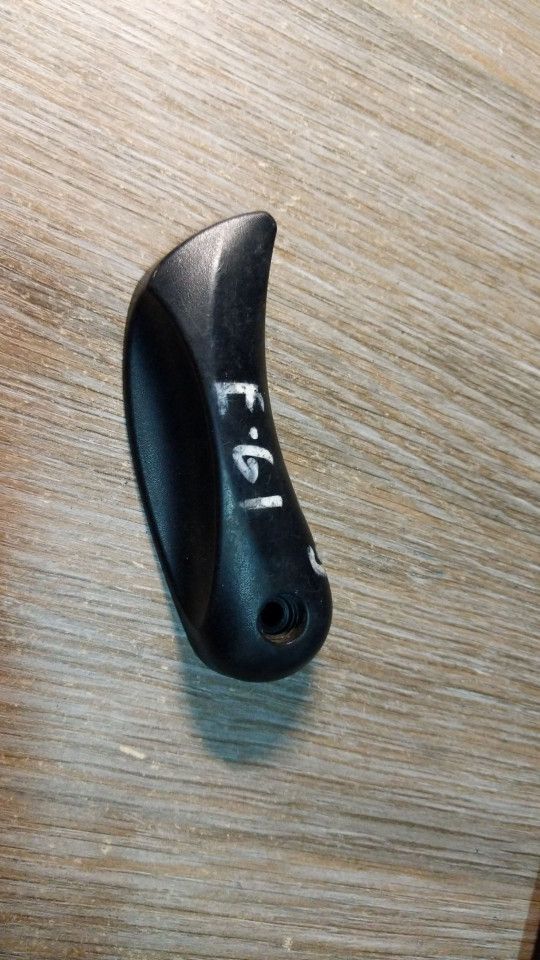 ручка открывания капота BMW 5 серия E60/E61 2006, 4.8 л., N62 B48 A, бензин, АКПП, универсал, 51437008933, 7008933