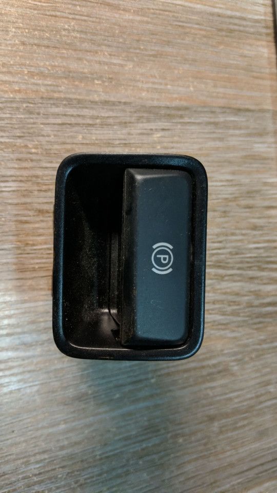 кнопка ручного тормоза (ручника) Mercedes-Benz M-Класс W166 2012, 2.1 л., OM 651.960, дизель, АКПП, мокрый асфальт, внедорожник 5 дв., A2469050451