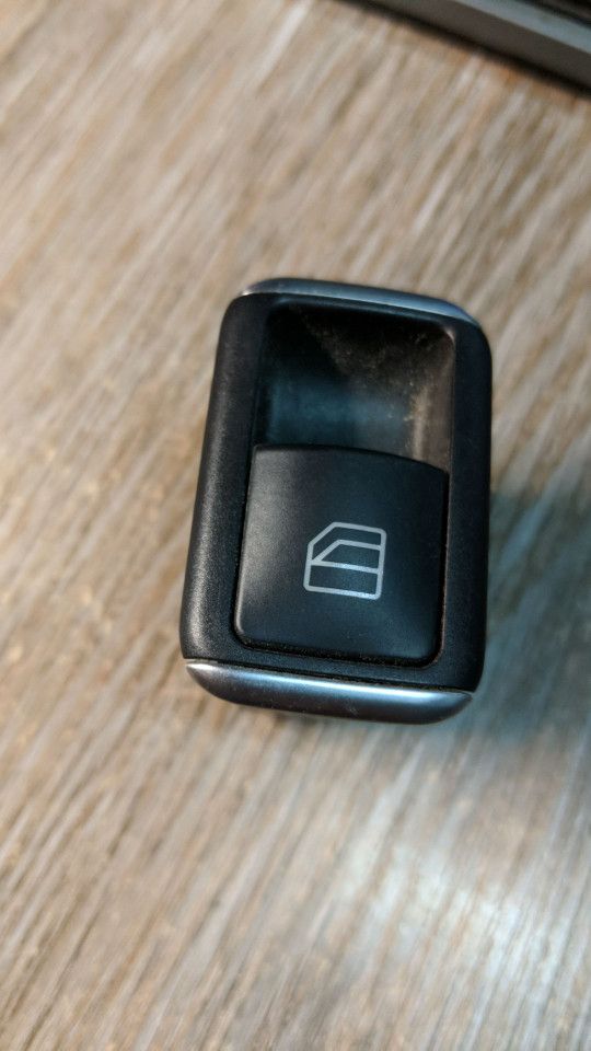 кнопка стеклоподъемника двери задней правой Mercedes-Benz M-Класс W166 2015, 2.1 л., OM 651.960, дизель, АКПП, мокрый асфальт, внедорожник 5 дв., A2049058102, 2049058102