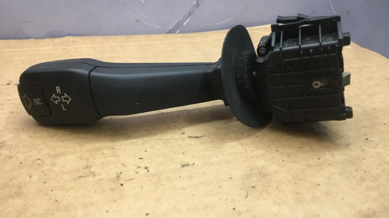 переключатель поворотов BMW 5 серия E39 1999, 2.5 л., M51 D25 (256T1), дизель, АКПП, универсал, 8352172