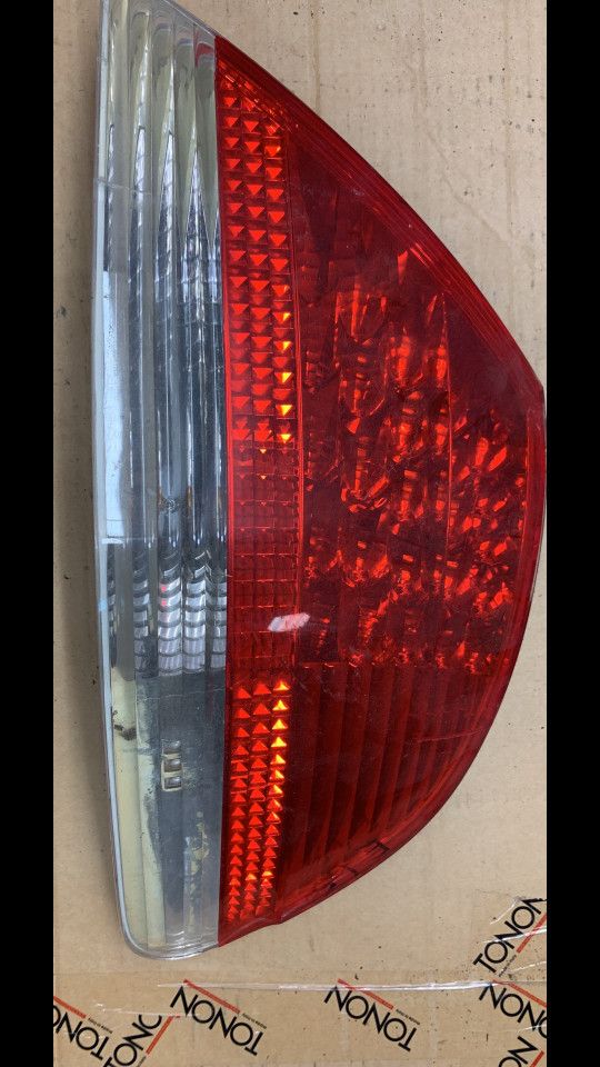 фонарь задний BMW 7 серия E65/E66/E67 2004, 6911786
