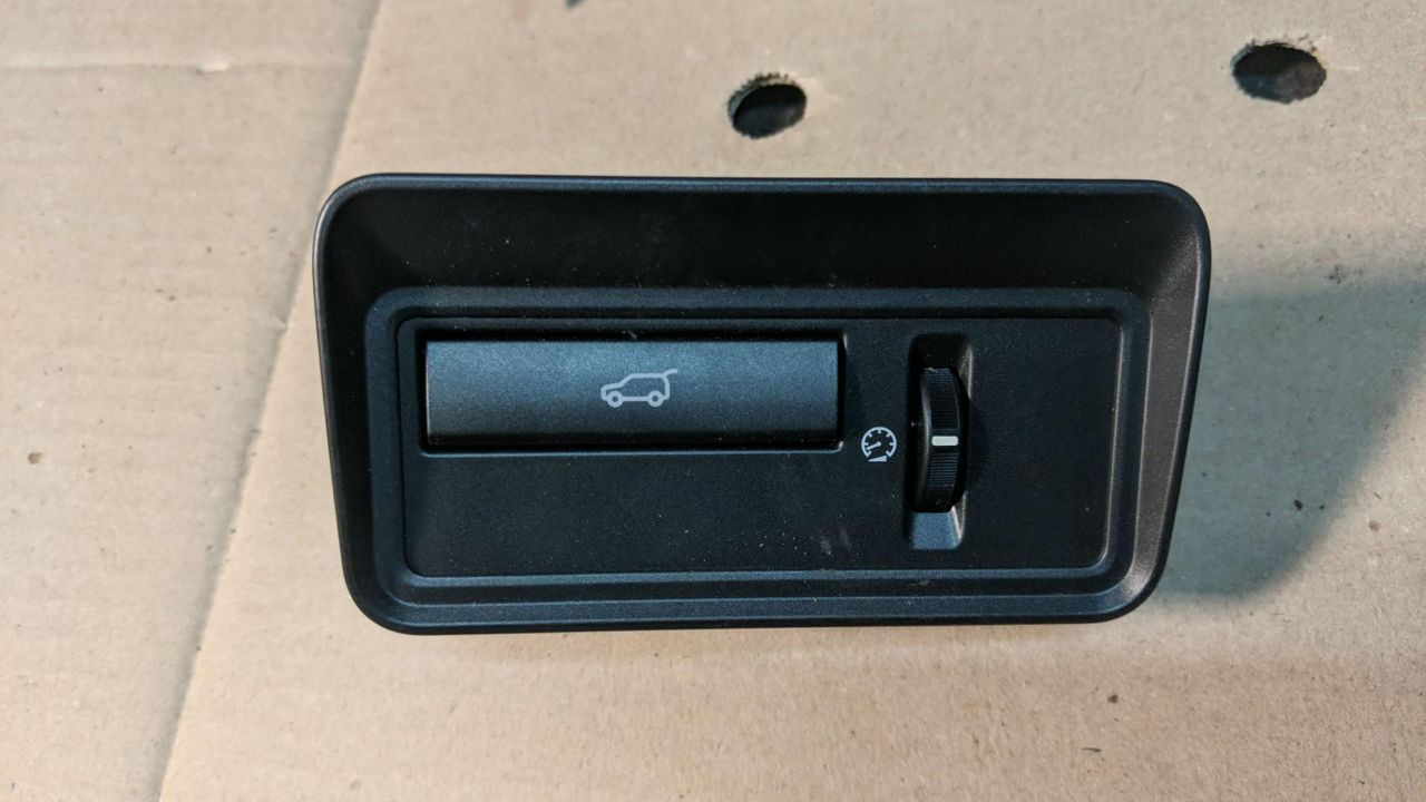 кнопка открытия багажника Land Rover Range Rover Evoque L538 2012, 2.2 л., 224DT, дизель, АКПП, внедорожник 5 дв., BJ32-11654-BB