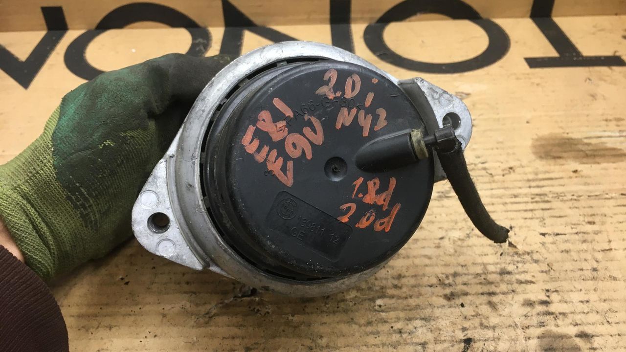подушка крепления двигателя BMW 3 серия E90/E91/E92/E93 [рестайлинг] 2010, 2.0 л., бензин