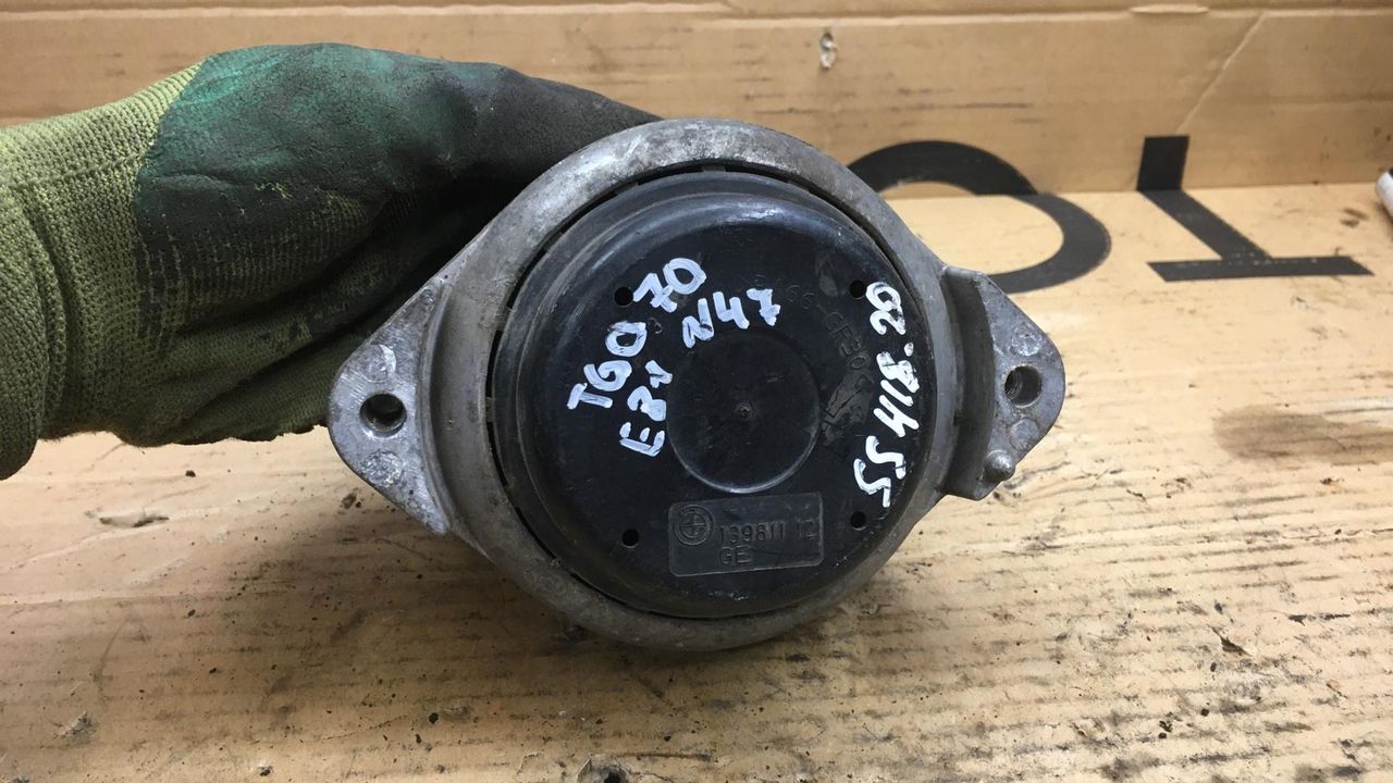 подушка крепления двигателя BMW 1 серия E81/E87 [рестайлинг] 2008, 2.0 л., N47 D20 A, дизель, АКПП, хетчбэк 5 дв.