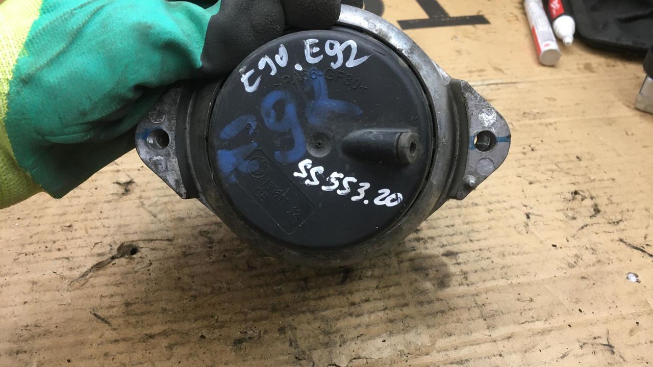 подушка крепления двигателя BMW 3 серия E90/E91/E92/E93 2007, 3.0 л., N53 B30 A, бензин, АКПП, черный, купе
