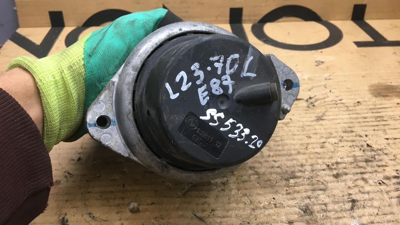 подушка крепления двигателя BMW 1 серия E81/E82/E87/E88 [рестайлинг] 2007, 2.0 л., N43 B20 A, бензин, МКПП, хетчбэк 5 дв., 6773742