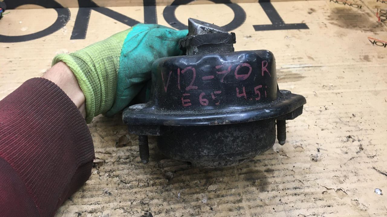 подушка крепления двигателя BMW 7 серия E65/E66/E67 2002, 4.4 л., бензин, АКПП, седан, 6754614