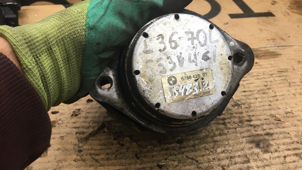 подушка крепления двигателя BMW X5 E53 2003, 4.6 л., M62 B46 (468S1), бензин, АКПП, внедорожник 5 дв., 6758428