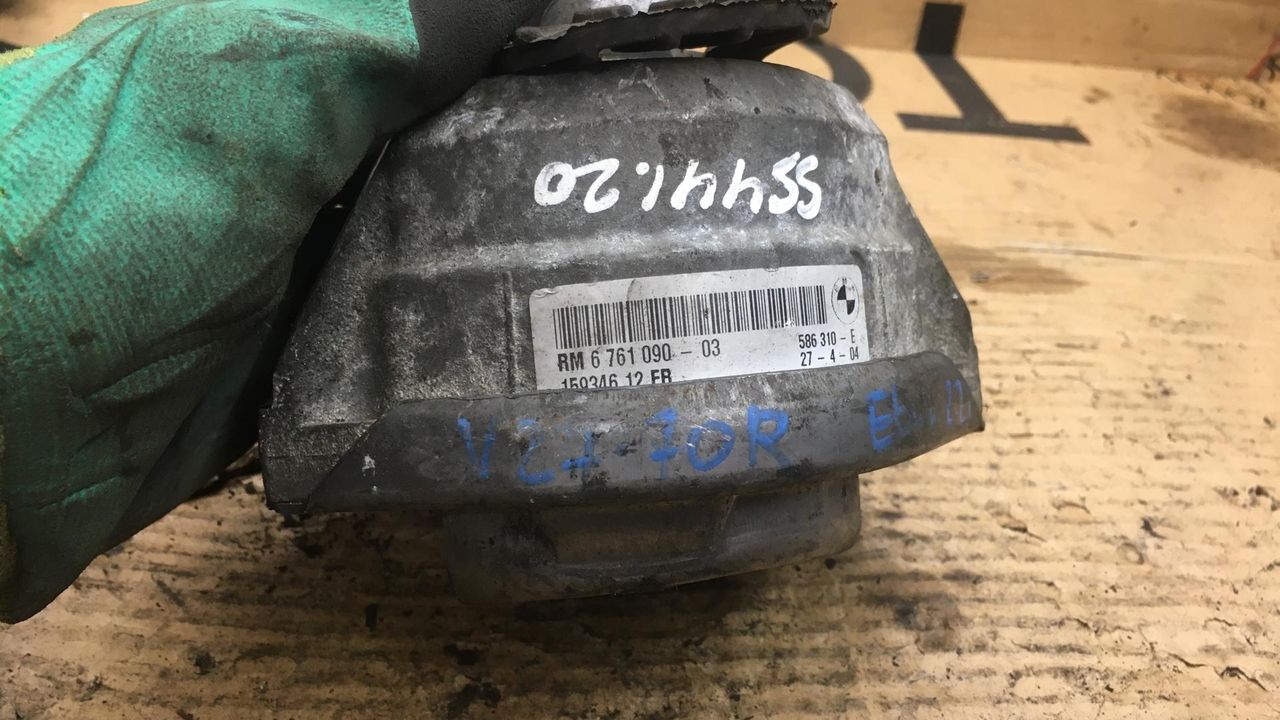 подушка крепления двигателя BMW 5 серия E60/E61 2005, 2.2 л., M54 B22 (226S1), бензин, МКПП, седан, 6761090