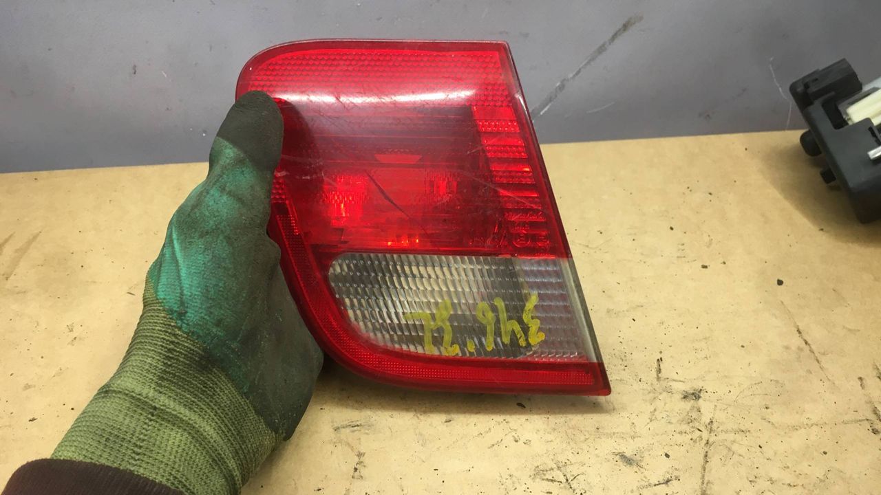 фонарь крышки багажника левый BMW 3 серия E46 1999, 8364923