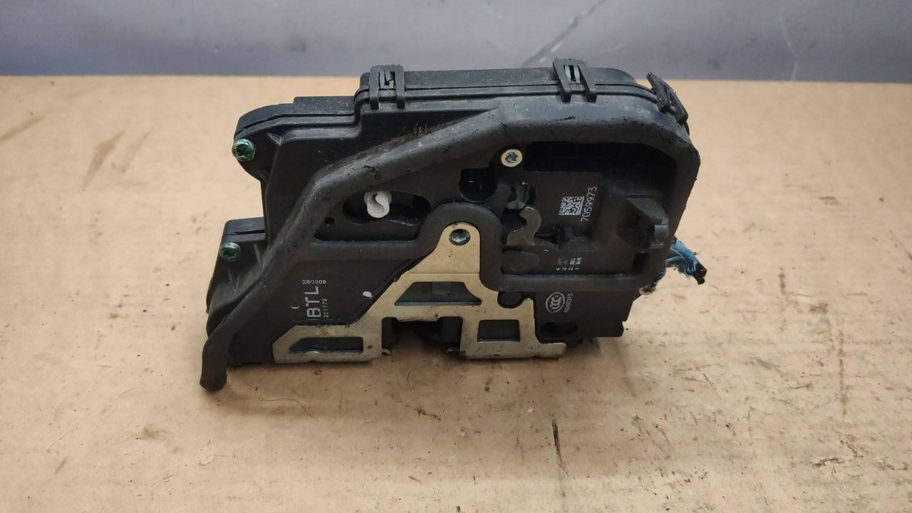 замок двери передней левой BMW 3 серия E90/E91/E92/E93 2007, 7059973