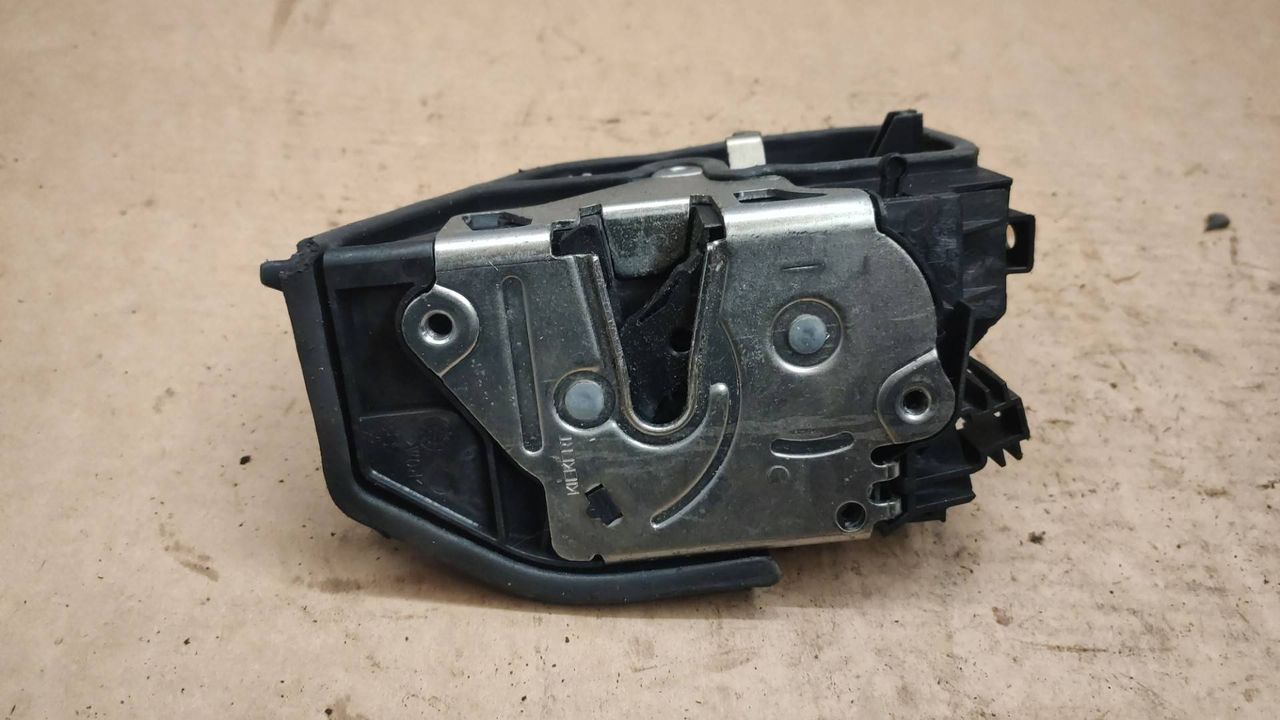 замок двери задней левой BMW 5 серия E60/E61 2005, 7167075