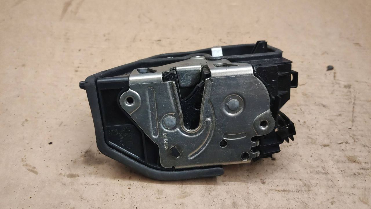 замок двери передней левой BMW 5 серия E60/E61 2005, 7202147