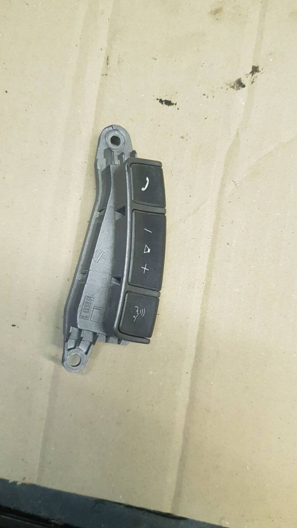 кнопки управления на руле BMW 7 серия E65/E66/E67 2004, 6911585