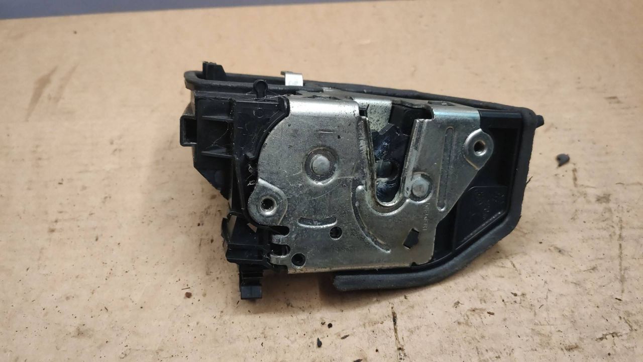 замок двери задней правой BMW 5 серия E60/E61 2005, 7167076