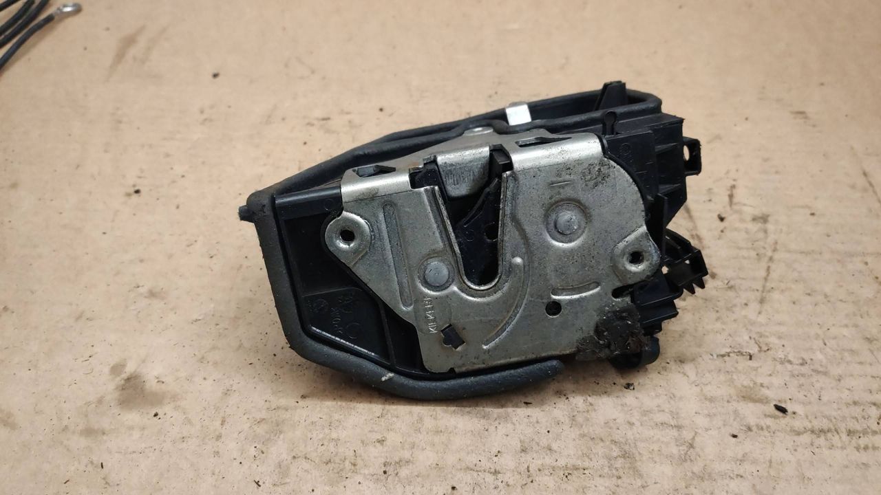 замок двери задней левой BMW X5 E70 2009, 7202147