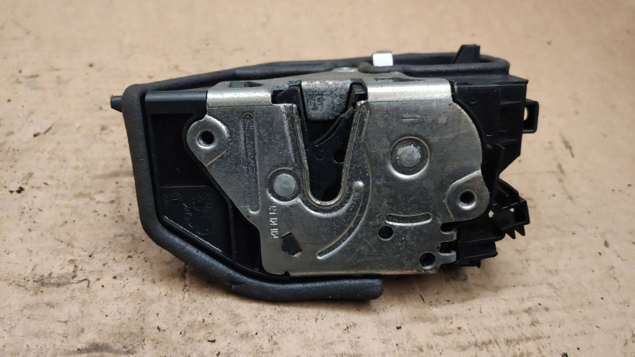 замок двери передней левой BMW X5 E70 2009, 7167075