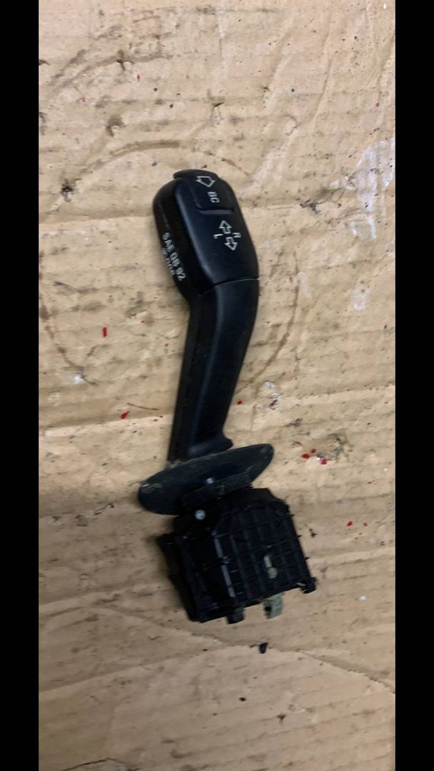 переключатель поворотов BMW 7 серия E38 1998, 8352172