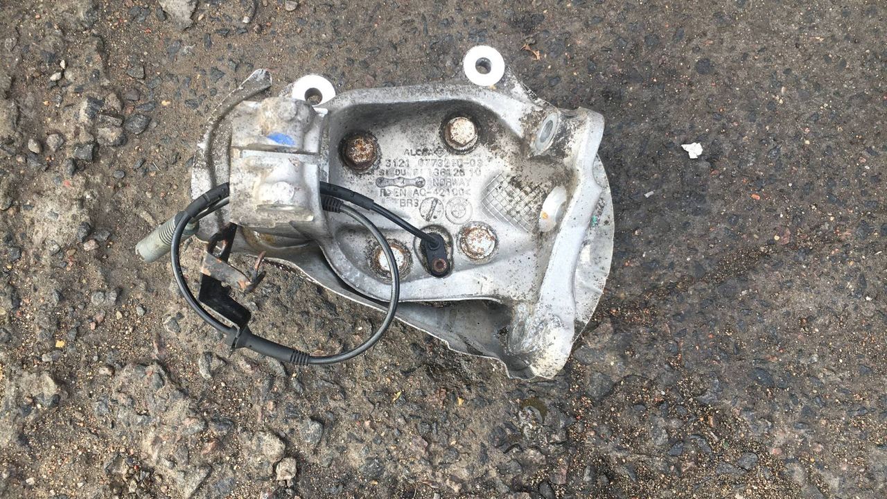 кулак поворотный правый BMW 3 серия E90/E91/E92/E93 2006, 2.0 л., M47 D20 (204D4), дизель, АКПП, седан, 6773210