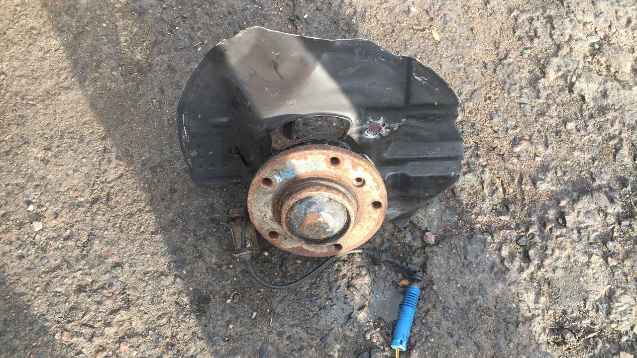 кулак поворотный правый BMW 3 серия E46 2003, 2.0 л., M47 D20 (204D4), дизель, АКПП, седан