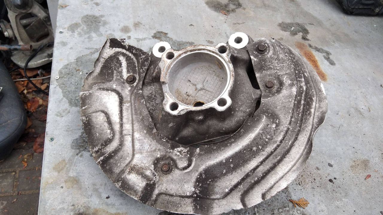 кулак поворотный правый BMW 3 серия E90/E91/E92/E93 2006, 2.0 л., дизель, АКПП, седан, 6773210