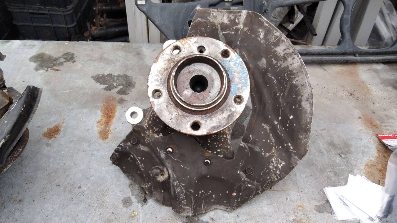кулак поворотный правый BMW 7 серия E65/E66/E67 2002, 4.4 л., бензин, АКПП, седан