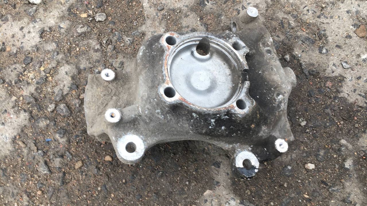 кулак поворотный правый BMW 7 серия E65/E66/E67 2004, 4.6 л., бензин, АКПП, седан