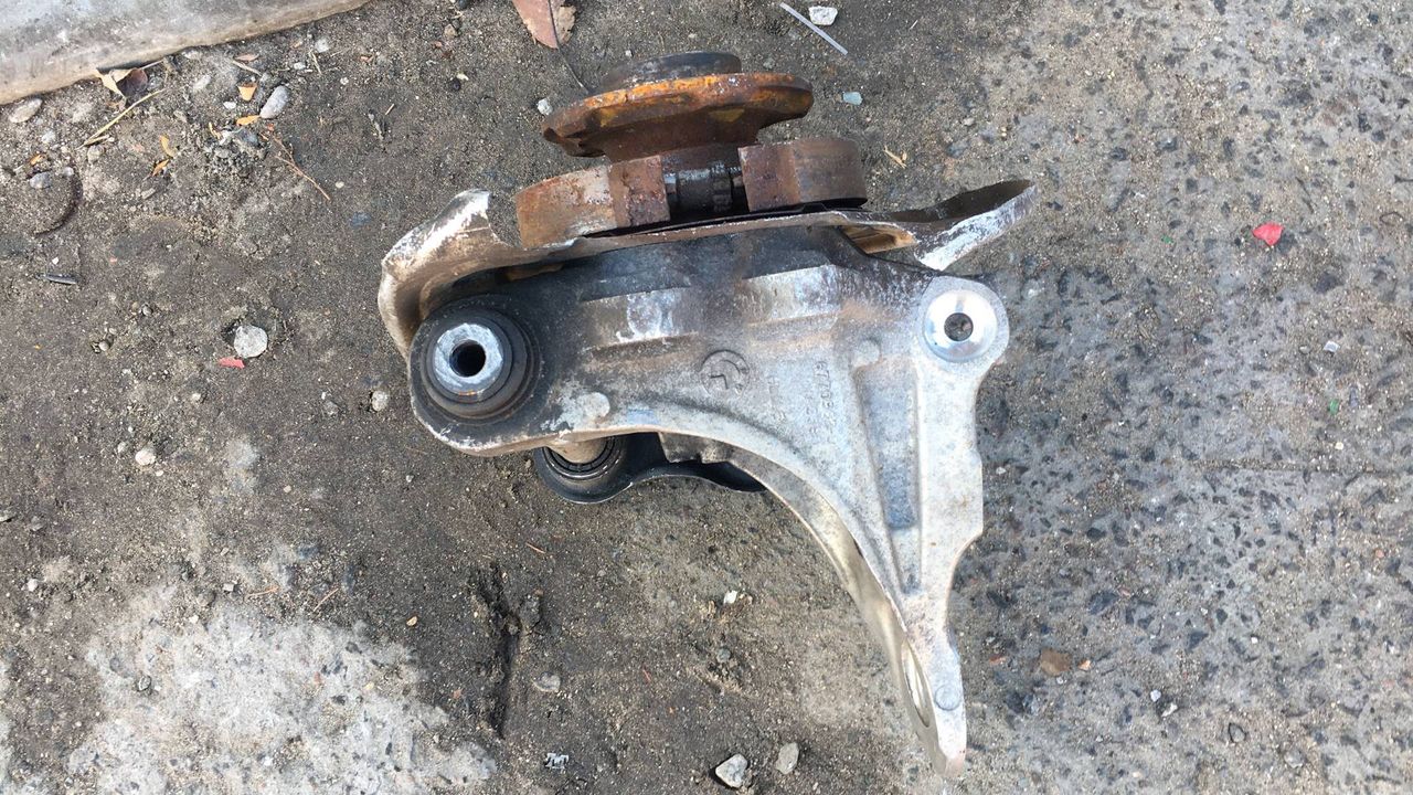 кулак задний левый BMW X5 E70 2009, 4.8 л., бензин, АКПП, внедорожник 5 дв., 6770983, 6770981