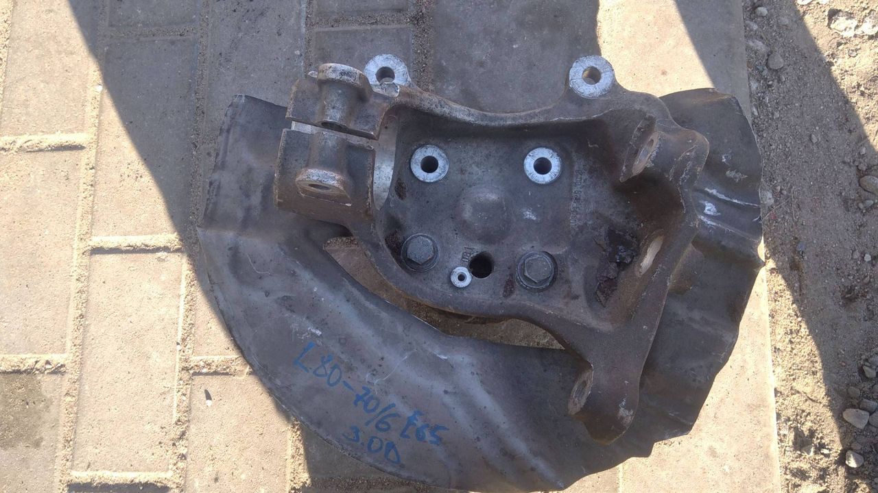 кулак поворотный правый BMW 7 серия E65/E66/E67 [рестайлинг] 2008, 3.0 л., M57 D30 (306D3), дизель, АКПП, седан