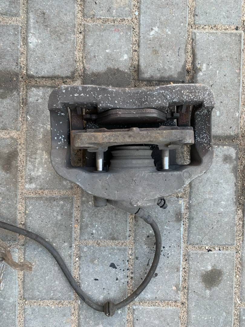 суппорт передний правый BMW 7 серия E65/E66/E67 2004, 3.0 л., M57 D30 (306D3), дизель, АКПП, седан