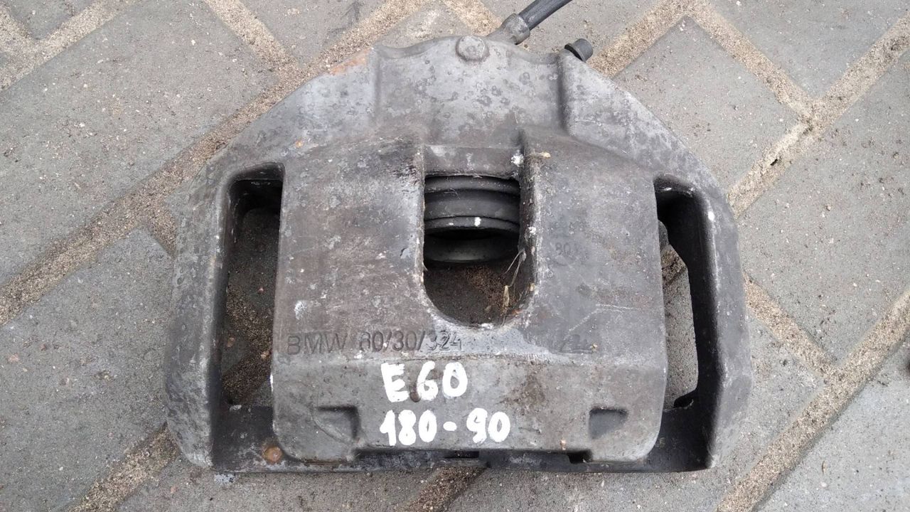 суппорт передний правый BMW 5 серия E60/E61 2007