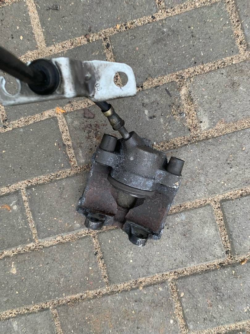 суппорт задний правый BMW 7 серия E65/E66/E67 2002, 4.4 л., бензин, АКПП, седан