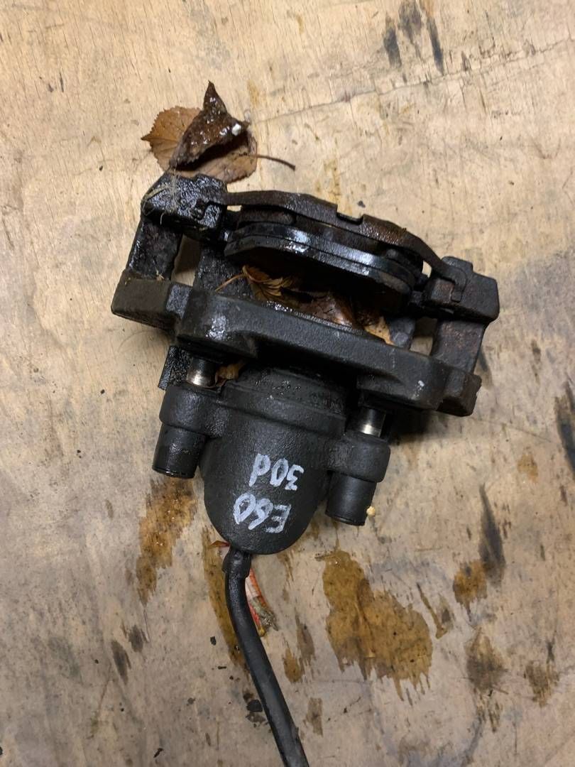суппорт задний левый BMW 5 серия E60/E61 2006, 3.0 л., M57 D30 (306D4), дизель, АКПП, серый, седан