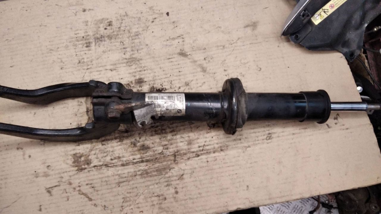 амортизатор передний правый BMW X5 E70 2008, 6781918