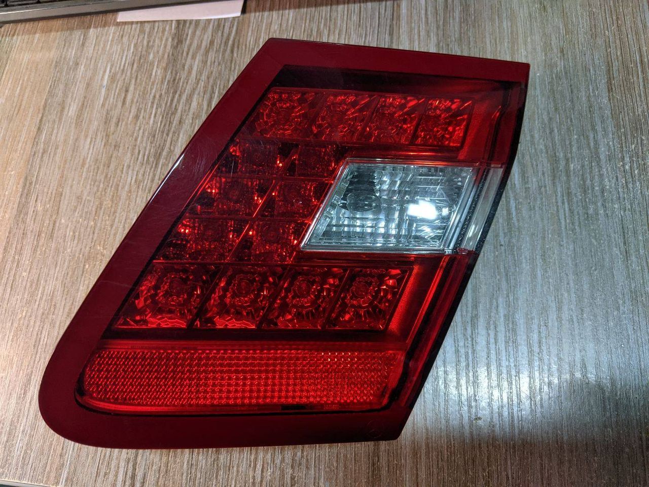 фонарь крышки багажника правый Mercedes-Benz E-Класс W212/S212/C207/A207 W212 2010, 2.2 л., дизель, АКПП, седан, задний привод, правый руль, A2128200864