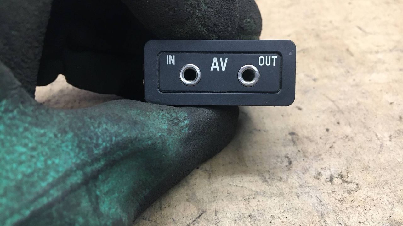 разъем AUX / USB BMW X5 E53 [рестайлинг] 2005, 3.0 л., дизель, АКПП, внедорожник 5 дв., 8368346