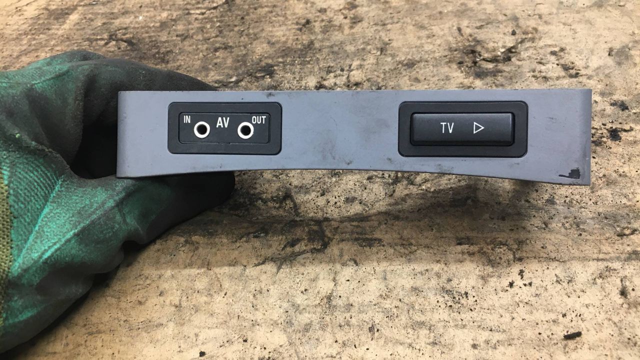 разъем AUX / USB BMW X5 E53 [рестайлинг] 2005, 3.0 л., дизель, АКПП, внедорожник 5 дв., 8368346