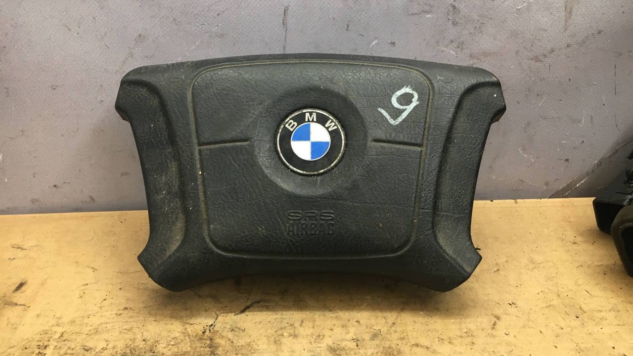 подушка безопасности водителя BMW 5 серия E39 1997, 2.5 л., M50 B25 (256S1), бензин, АКПП, седан, 33109599807, 3310944453