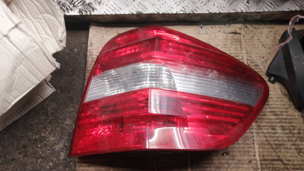 фонарь задний правый Mercedes-Benz M-Класс W164 2006, 3.5 л., бензин, АКПП, внедорожник 5 дв., A1648202064
