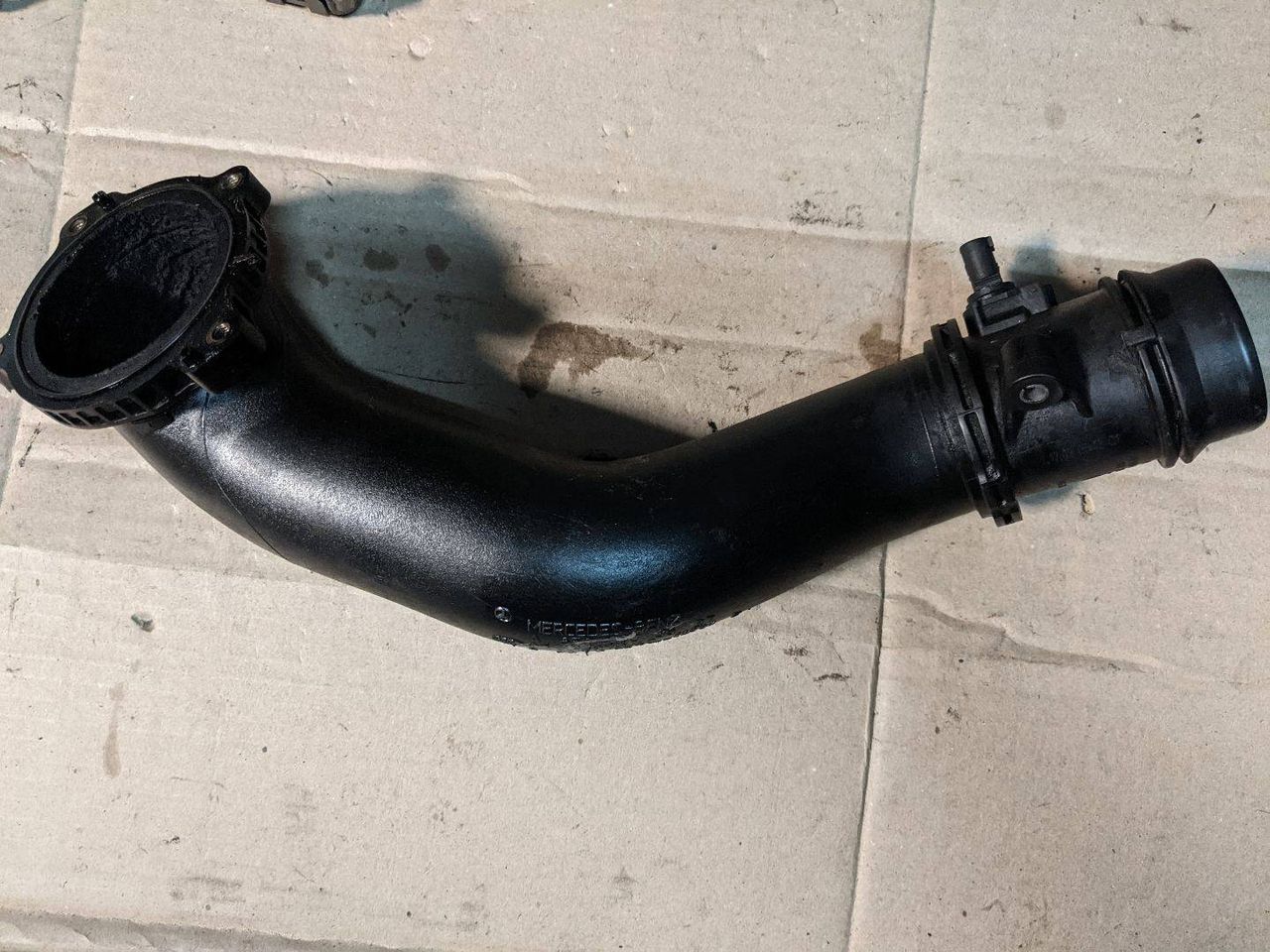 патрубок интеркулера Mercedes-Benz E-Класс W212/S212/C207/A207 W212 2010, 2.2 л., дизель, АКПП, седан, задний привод, правый руль, A6510903637