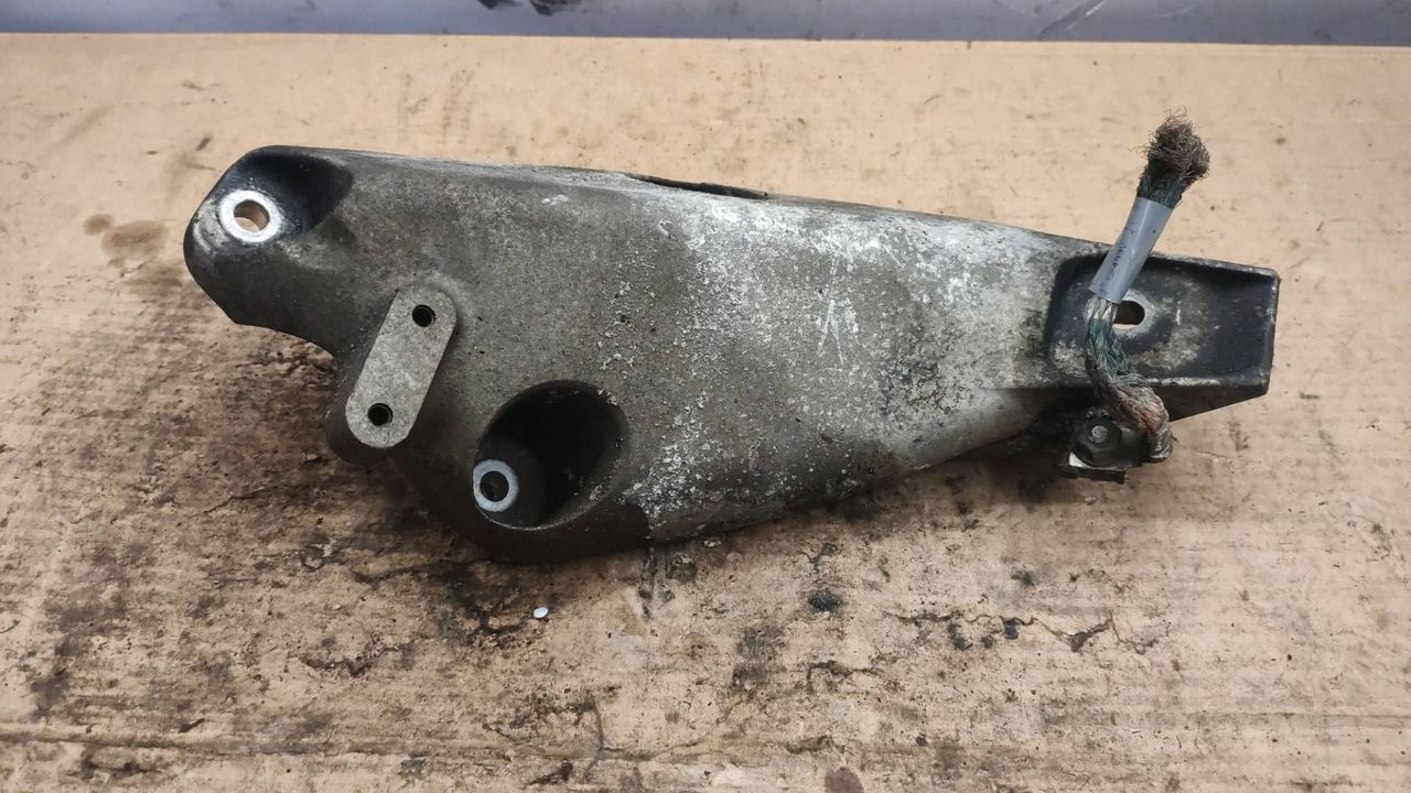 кронштейн двигателя BMW X5 E70 2007, 3.0 л., M57 306 D3, дизель, АКПП, 6772679