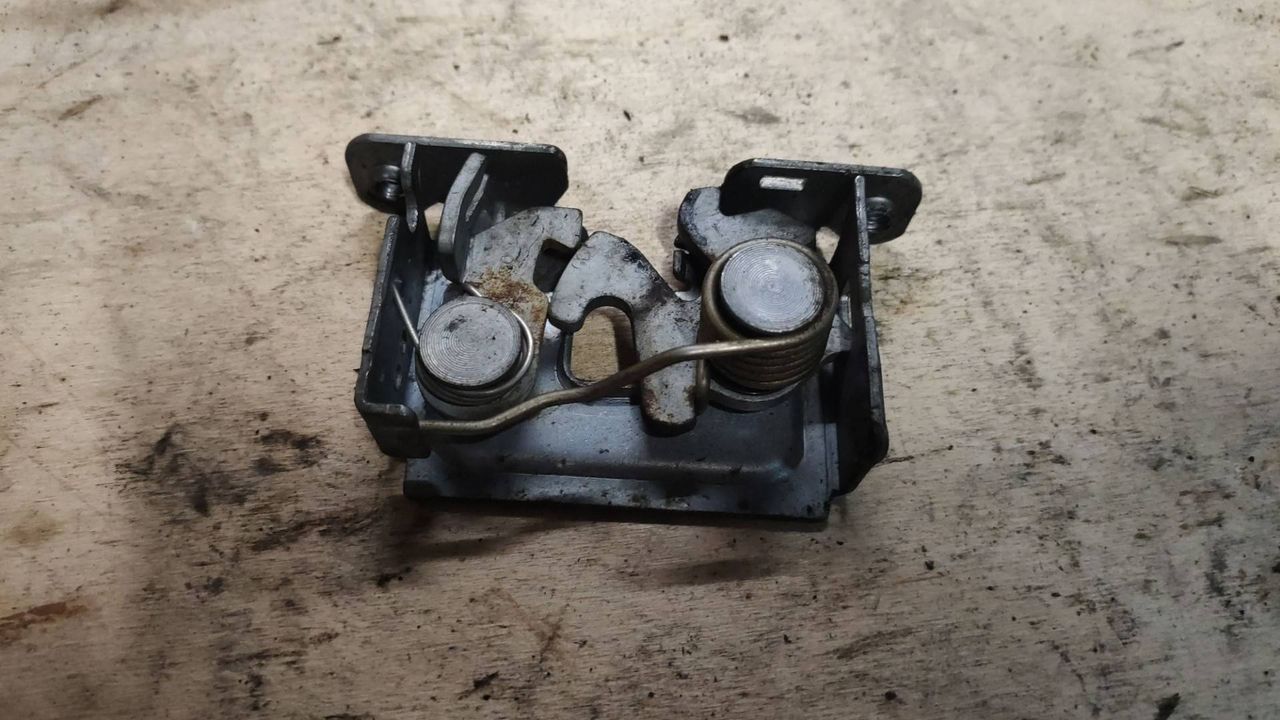 замок капота BMW X5 E70 2007, 3.0 л., M57 306 D3, дизель, АКПП, 7178754