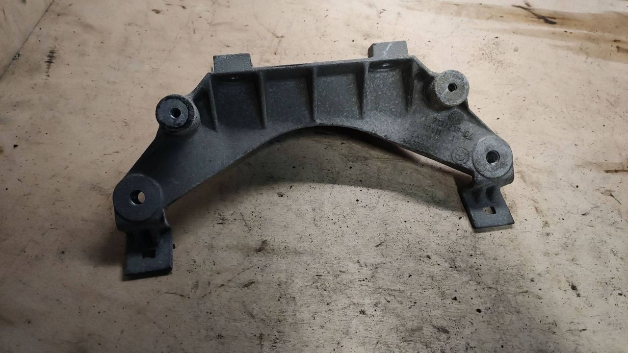 кронштейн (крепление) BMW X5 E70 2007, 3.0 л., M57 306 D3, дизель, АКПП, 7137238