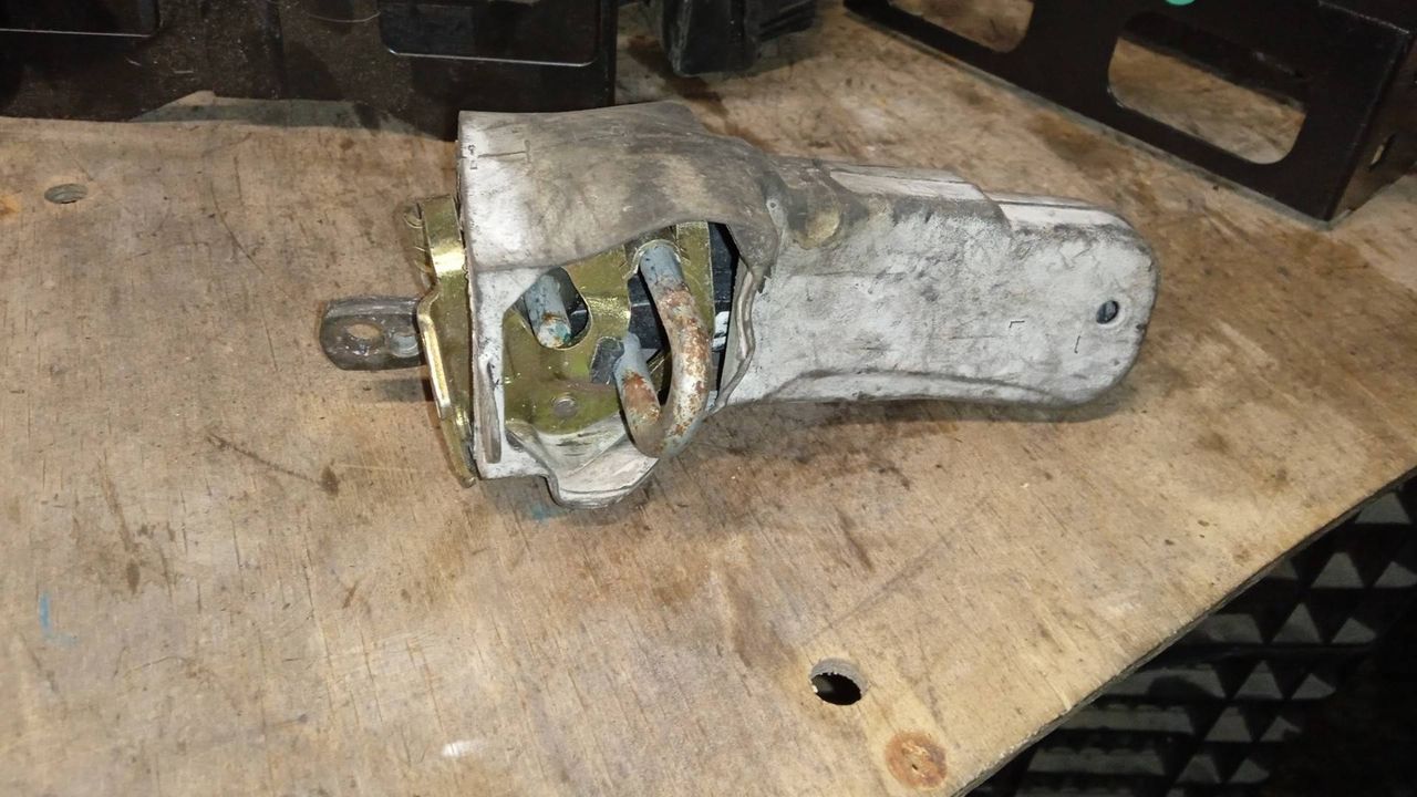 ограничитель открывания двери BMW X5 E53 2000, 4.4 л., M62 B44 (448S2), бензин, АКПП, внедорожник 5 дв., 8163985
