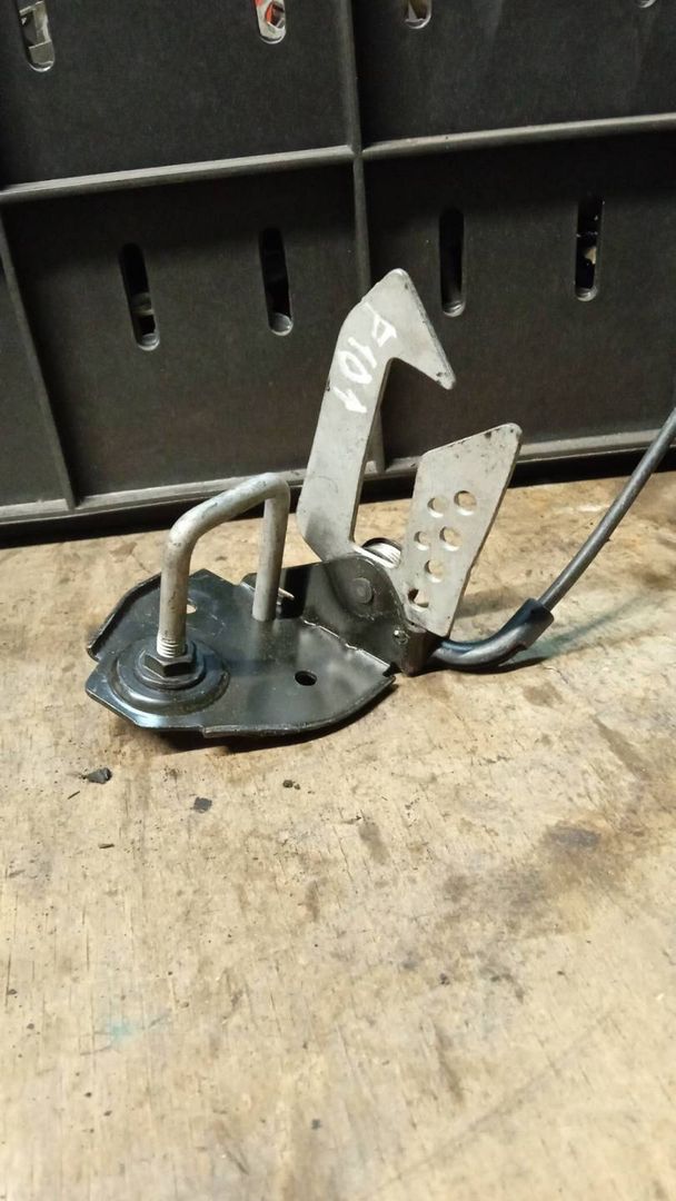 захватный крюк капота BMW 7 серия F01/F02 2011, 3.0 л., бензин, седан, 7183764