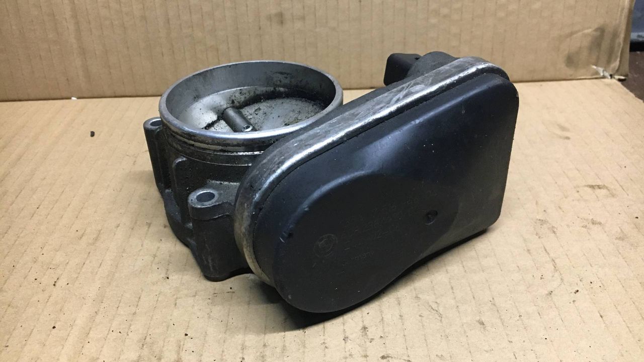 заслонка дроссельная BMW 5 серия E60/E61 2006, 2.5 л., бензин, АКПП, седан, 7516946