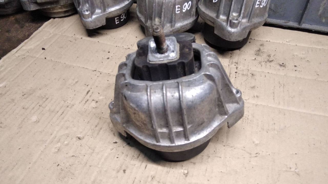 подушка крепления двигателя BMW 3 серия E90/E91/E92/E93 2006, 2.0 л., дизель, 1398111