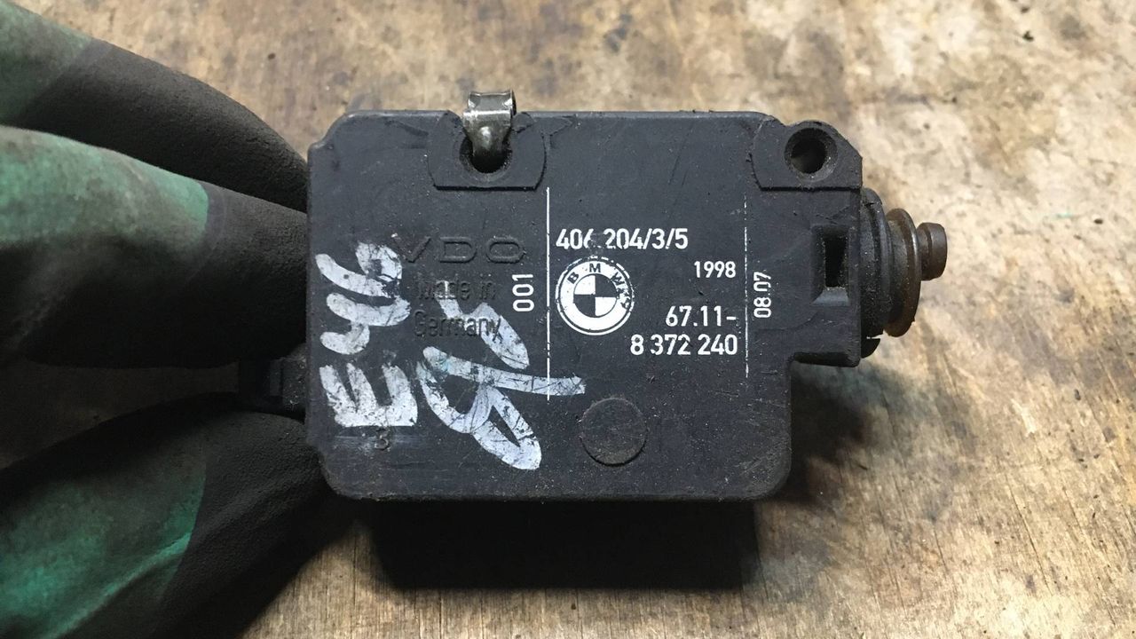 активатор замка крышки топливного бака BMW 3 серия E46 2001, 1.9 л., бензин, АКПП, седан, 8372240