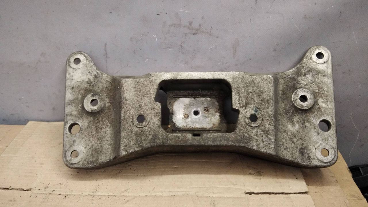 кронштейн двигателя BMW 3 серия F30/F31/F34 2013, 2.0 л., бензин, АКПП, седан, 6781222